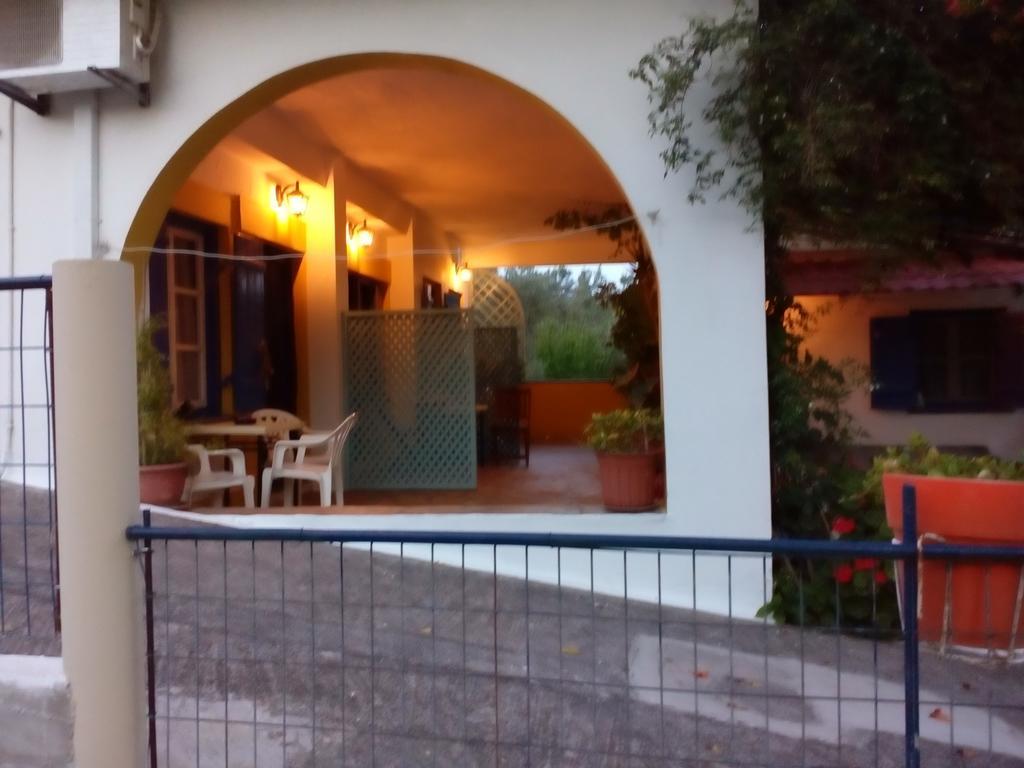 Alexandra Sofia Apartment Stafylos Bagian luar foto